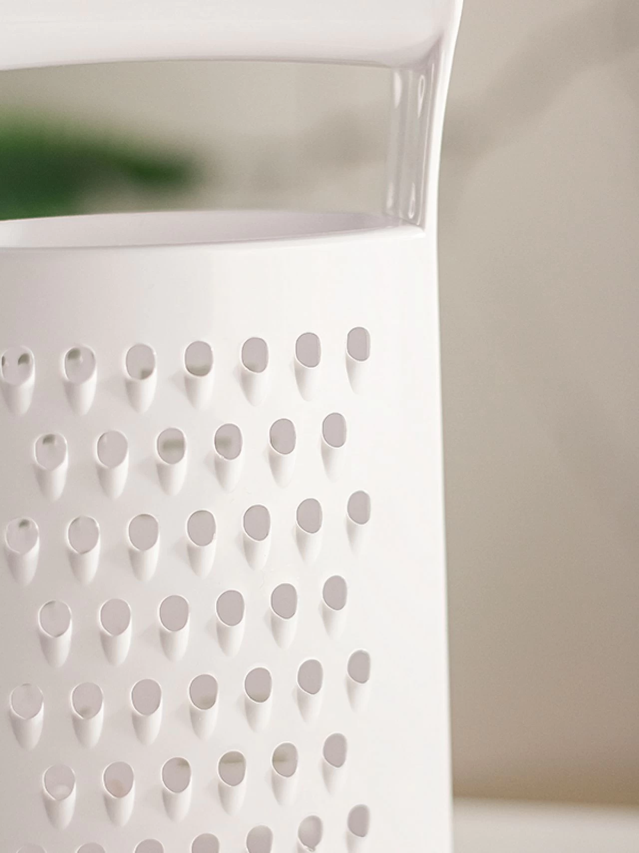 Akrilik Beyaz El Kesmeyen Hazneli Rende