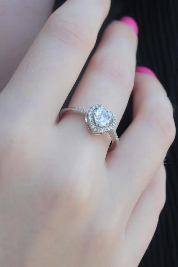 Gümüş Renk Zirkon Taşlı Kalp Model Charm Pirinç Kadın Yüzük