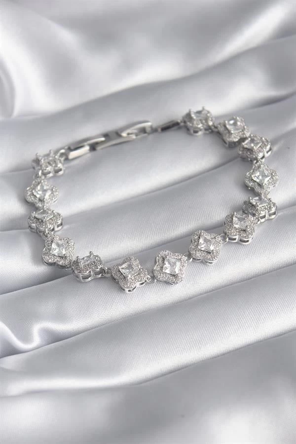 Pirinç Gümüş Renk Zirkon Taşlı Yonca Model Vip Seri Kadın Bileklik