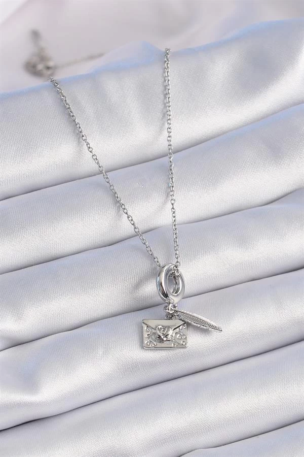 316l Çelik Gümüş Renk Kalp Detay Mektup Figür Charm Model Kadın Kolye