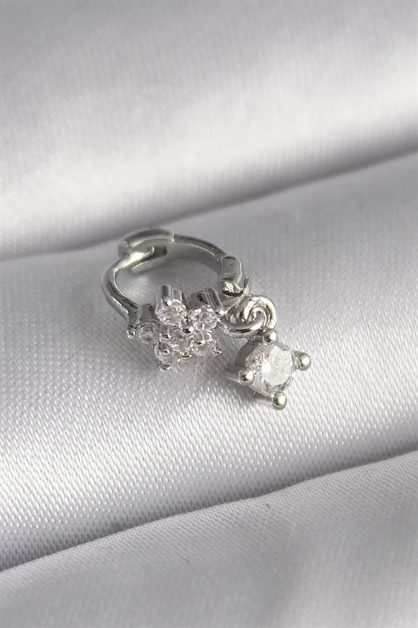 316l Çelik Gümüş Renk Zirkon Taşlı Çiçek Model Sallantı Detay Tragus Piercing