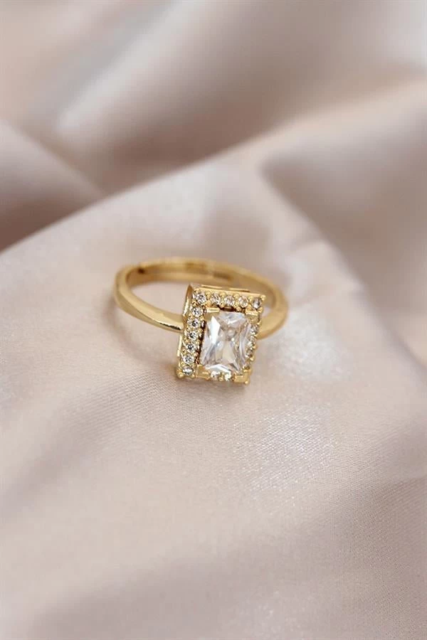 Ayarlamalı Gold Renk Metal Zirkon Ve Kristal Taşlı Dikdörtgen Model Yüzük