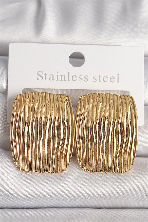 Pirinç Gold Renk İşlemeli Kare Plaka Model Kadın Küpe