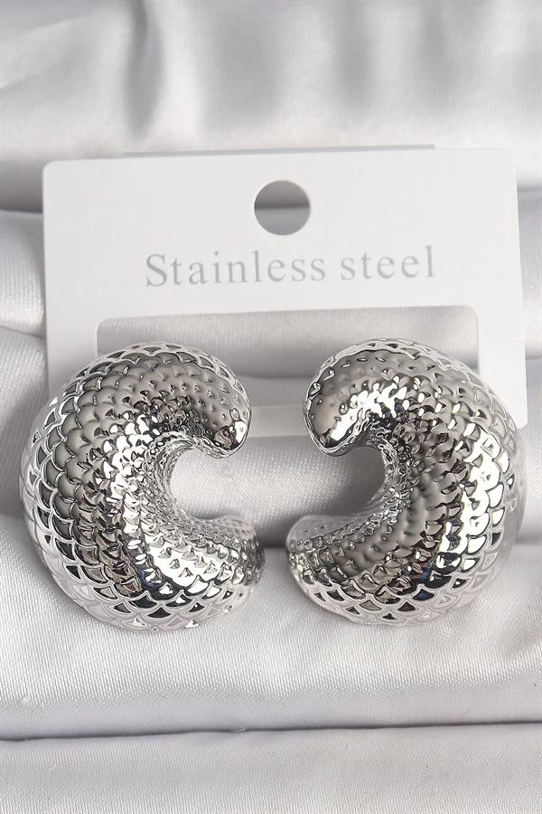 Pirinç Gümüş Renk Yılan Sırtı İşlemeli Yarım Halka Model Kadın Küpe