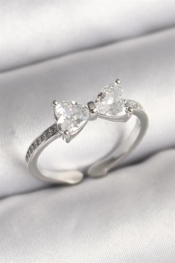 Pirinç Gümüş Renk Zirkon Taşlı Kalp Fiyonk Model Kadın Yüzük