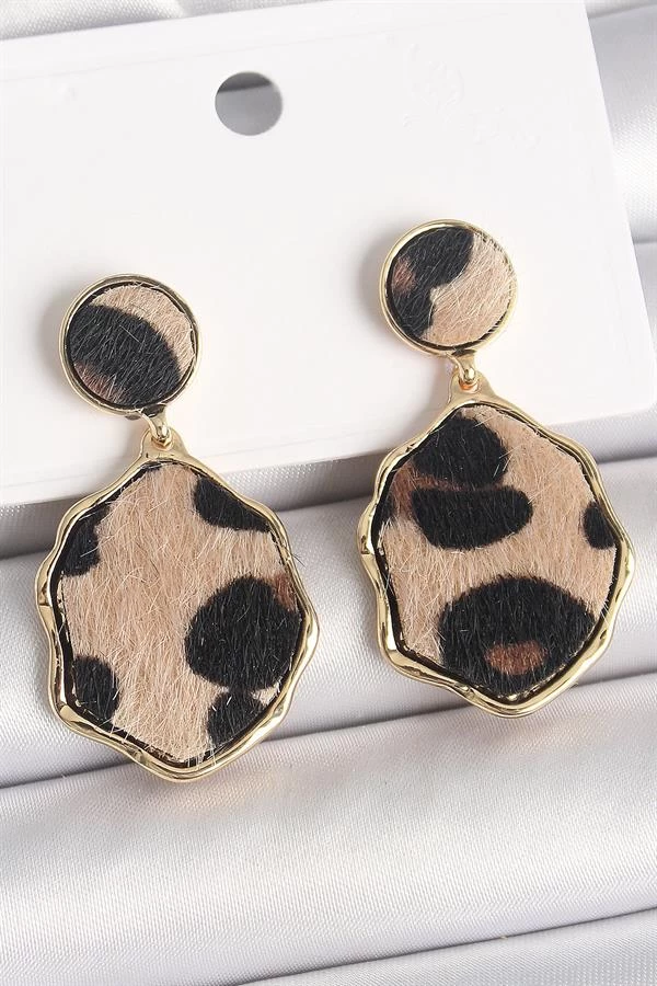 Pirinç Gold Renk Sallantı Leopar Desen Plaka Model Kadın Küpe