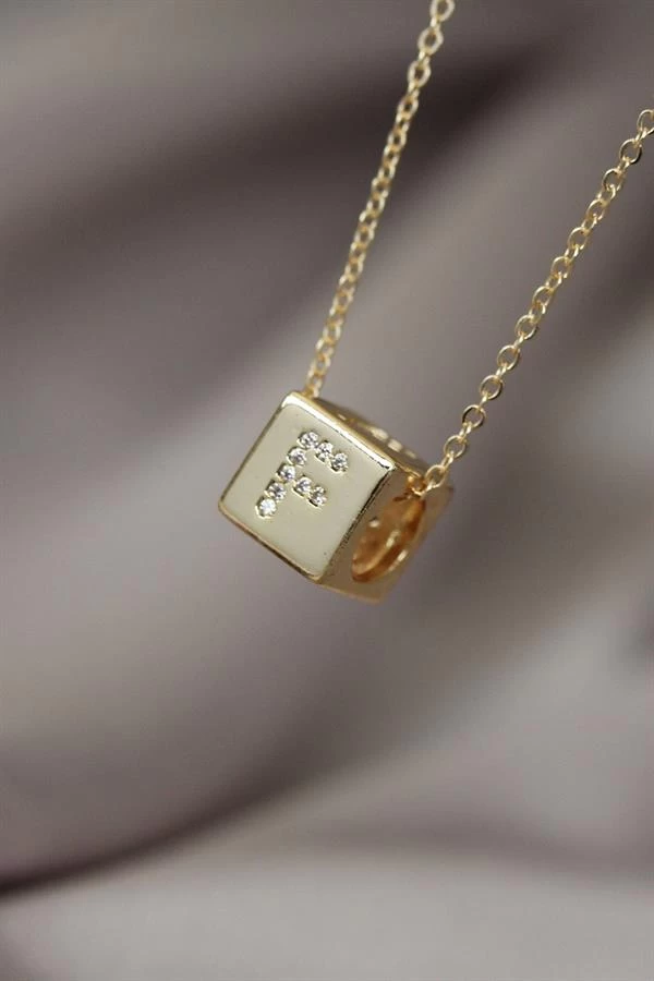Küp Model Gold Renk Zirkon Taşlı F Harfli Kolye