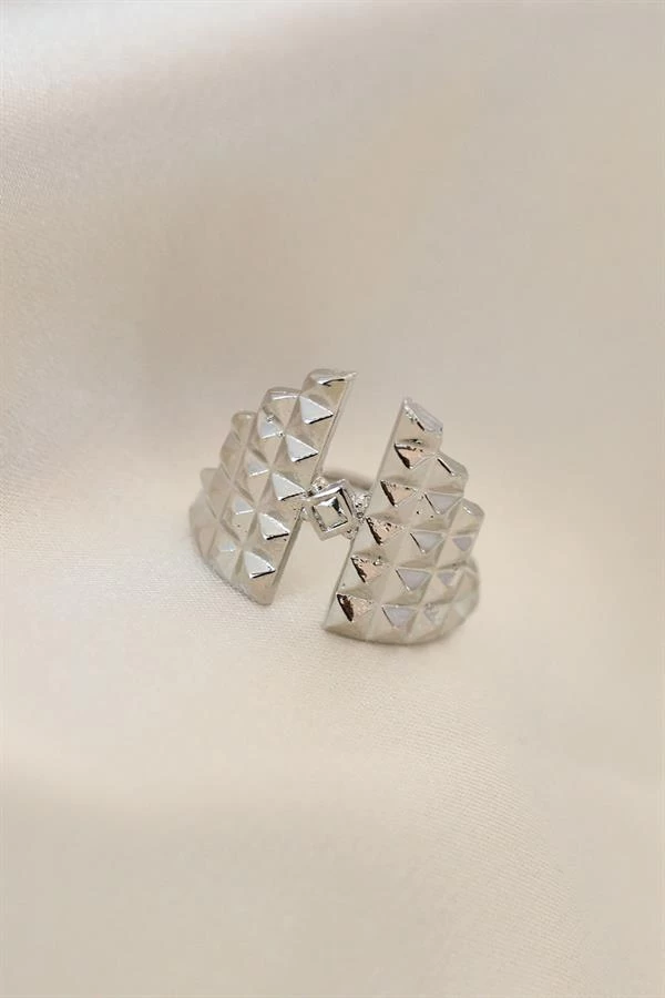 Ayarlamalı Gümüş Renk Metal Zirkon Taşlı Piramit Yüzük