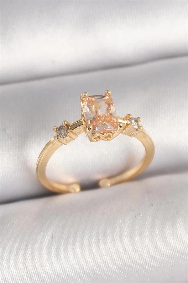Pirinç Gold Renk Kare Zirkon Taş Model Kadın Yüzük