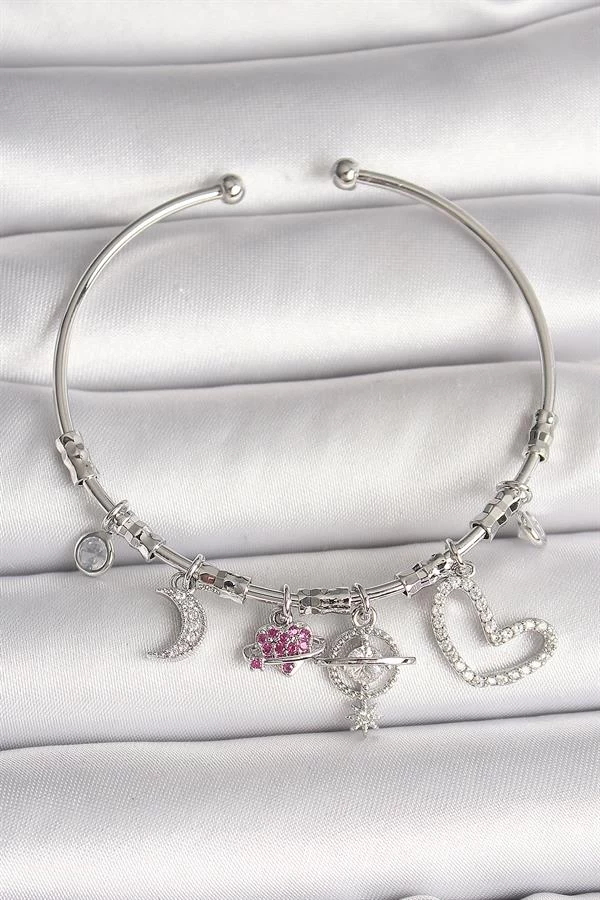 Pirinç Gümüş Renk Sallantı Zirkon Taşlı Gezegen Figür Kalp Detay Charm Kadın Bileklik