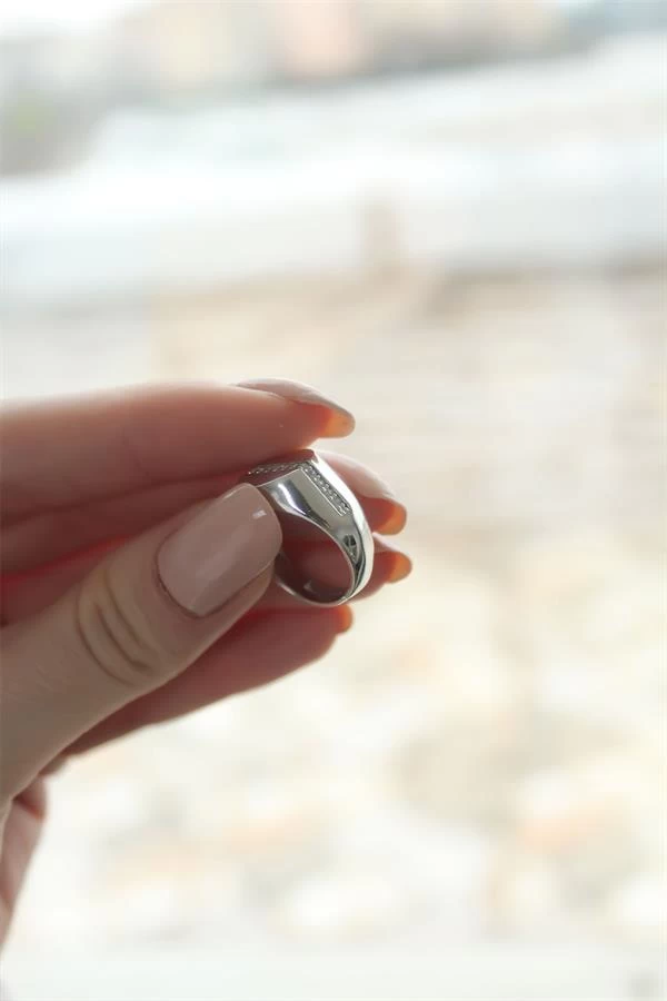 Punta Zirkon Taşlı Rodyum Kaplama Kadın Yüzük