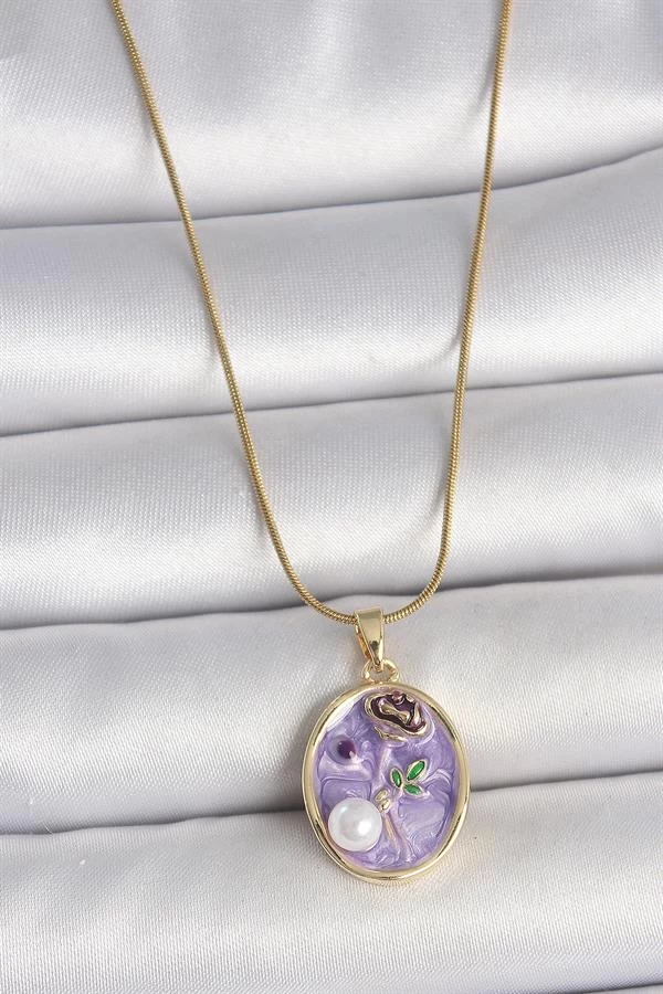 316l Çelik Gold Renk Zincir Mor Çiçek İşlemeli İnci Detay Portre Model Kadın Kolye