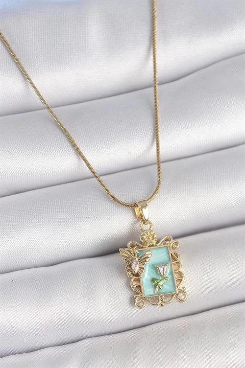 316l Çelik Gold Renk Zincir Mavi Mineli Çiçek İşlemeli Zirkon Taşlı Kelebek Detay Portre Model Kadın Kolye