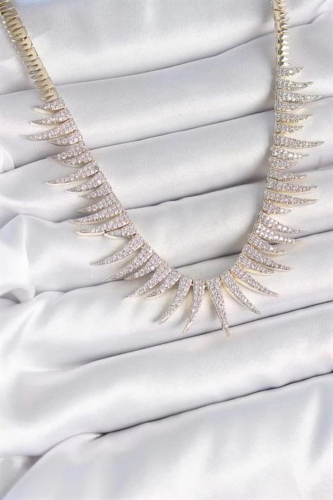 Pirinç Gold Renk Zirkon Taşlı Sivri Model Vip Seri Kadın Kolye